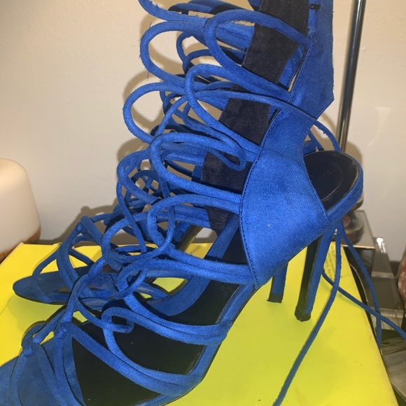 Blue strapped heels - Picture 3 of 3